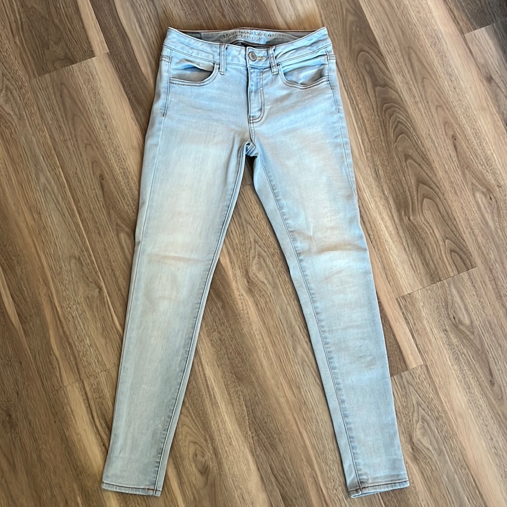 Light wash AE jeggings